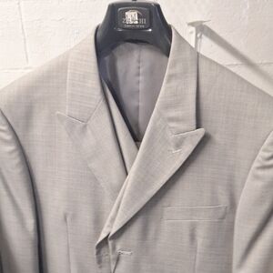 Elegant Light Gray Men's Suit
